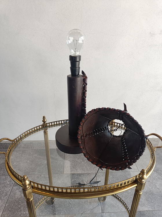 Image 1 of Lampada da tavolo italiana degli anni '70 in pelle con paralume annodato a mano.