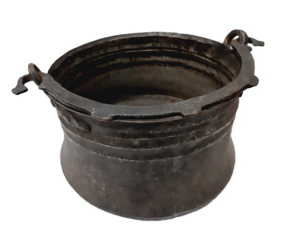 Image 1 of Antiguo caldero primitivo de cobre, grande, martillado a mano, estañado