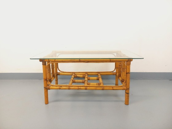 Image 1 of Tavolino da caffè vintage in vetro trasparente e rattan degli anni '70