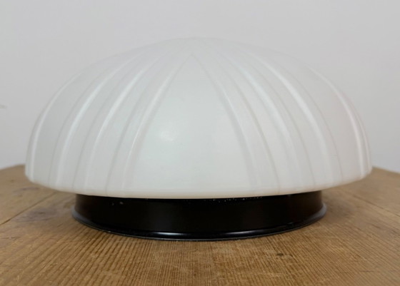 Lampada da Parete o Plafoniera Vintage in Vetro Latte, Anni '70, Plafoniere, Metallo, Bianco (foto 6 di 14)