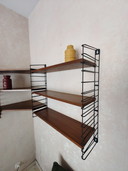 Scaffale angolare originale Tomado Holland – Impiallacciatura in teak – Condizioni eccellenti (design anni '60)


