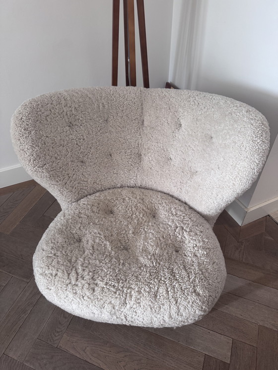 Image 1 of &Tradition petit fauteuil Petra VB1 peau de mouton clair de lune