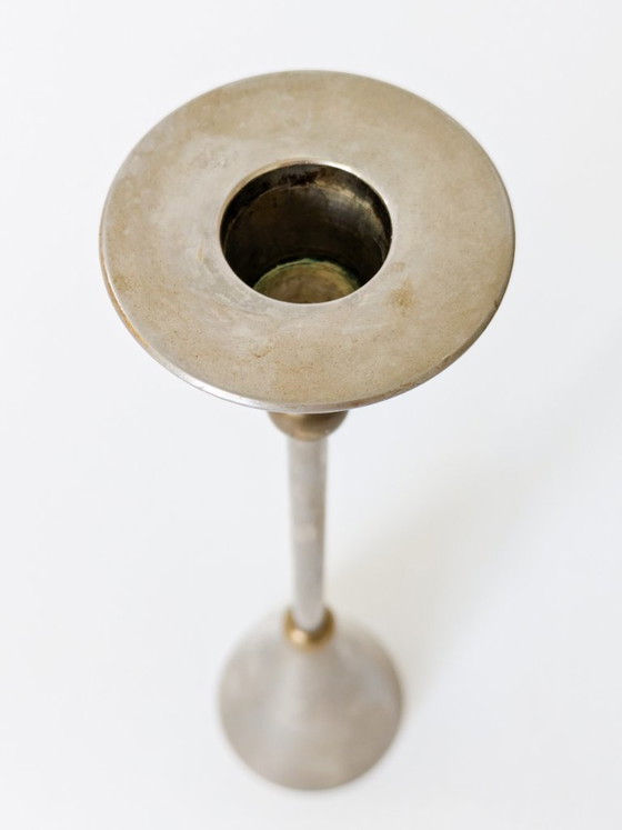 Paar postmoderne Kerzenständer im Memphis-Stil, Stahl mit Messing, 1980er Jahre – Kerzenhalter, Metal (photo 12 of 16)