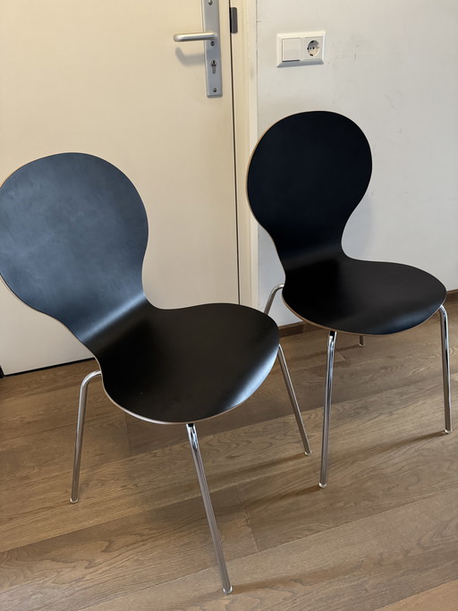 2 chaises papillon noires