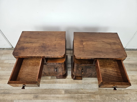 Image 1 of Mesitas de noche Art Déco lineales y geométricas en nogal