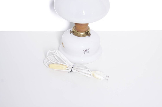 Image 1 of Petroleumlamp, glazen kap, opaalglas, retro jaren 70