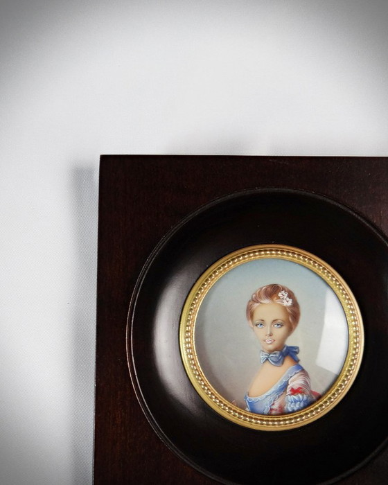 Image 1 of Ritratto in miniatura "La jeune fille au bal" di Perronneau dipinto a mano a guazzo del XIX secolo