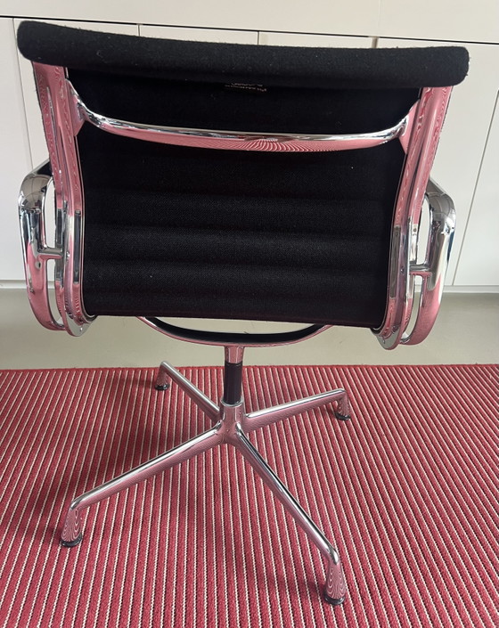 Image 1 of Silla de conferencias Vitra Eames EA 108 en hopsak negro - cromo