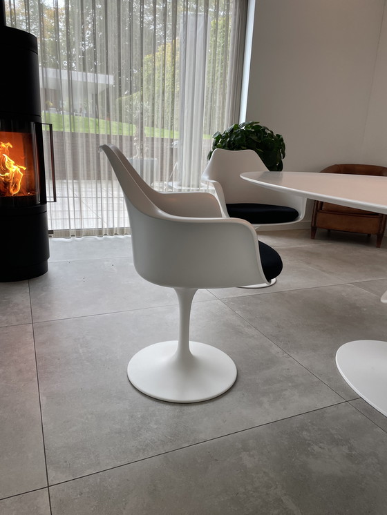 Image 1 of Ikonisches Design-Esszimmerset: Großer Tulip-Tisch mit 6 Tulip-Stühlen (Replik)