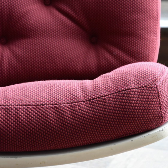Artifort F975 Armchair, Textile, Red (photo 3 of 9)