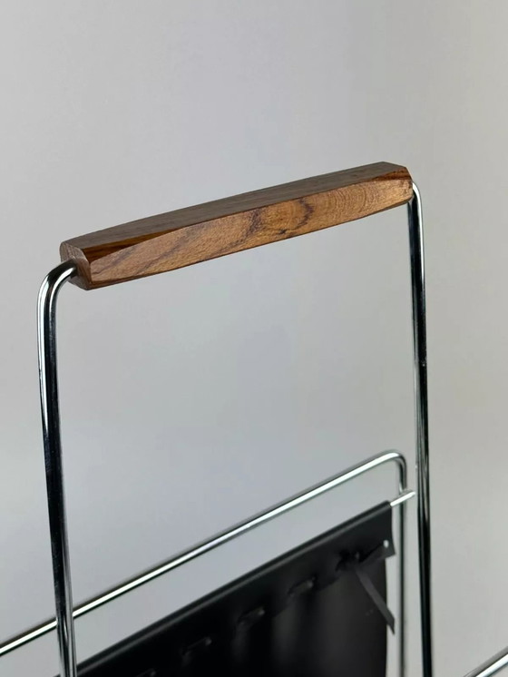 Image 1 of Revistero de metal de teca de los años 60 y 70 con diseño de mediados de siglo.