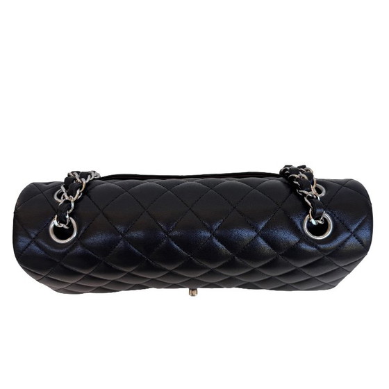 Chanel Classic Flap Medium – Crossbody bags, Lambskin (photo 10 of 17)