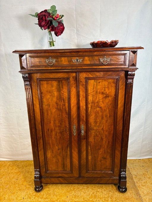 Antique Gründerzeit Vertiko Cabinet in Walnut – Circa 1890–1900  A stunning antique Gründerzeit Vertiko cabinet dating from the 
