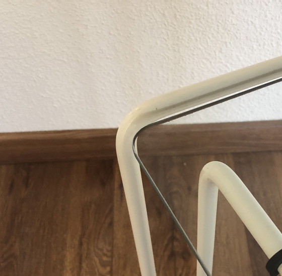 Image 1 of Mesa de centro con diseño de marco tubular