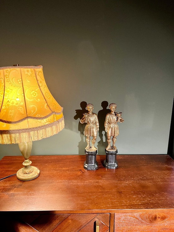 Image 1 of Rarität! Kerzenständer mit der Abbildung eines orientalischen Jünglings aus Messing auf schwarzem Porzellanfuß, 20. Jahrhundert 