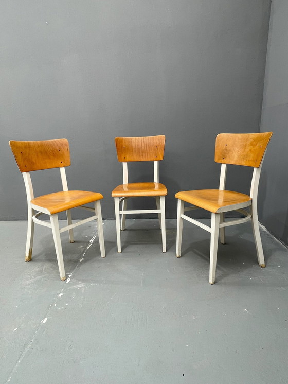 Image 1 of Chaises de cuisine rétro en bois, années 1950, Tchécoslovaquie, lot de 3