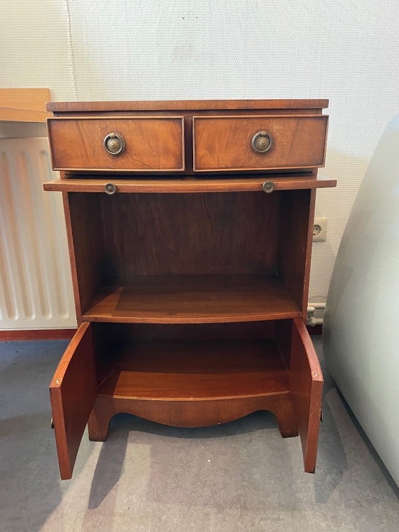 Image 1 of Demi-meuble classique en bois avec tiroirs et portes