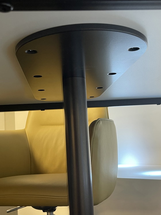 Image 1 of Leolux Toveri Dining tafel keraniek