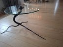 Extraordinaire table en verre avec base en fonte