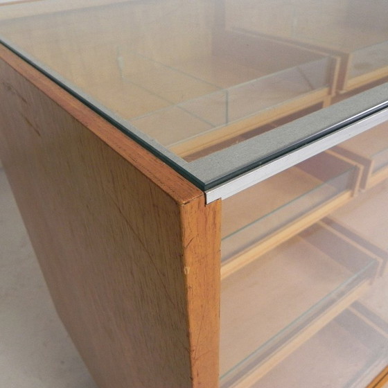 Image 1 of Mostrador/vitrina de exhibición de Ladenbau Brixius, 150 cm de largo, década de 1950.