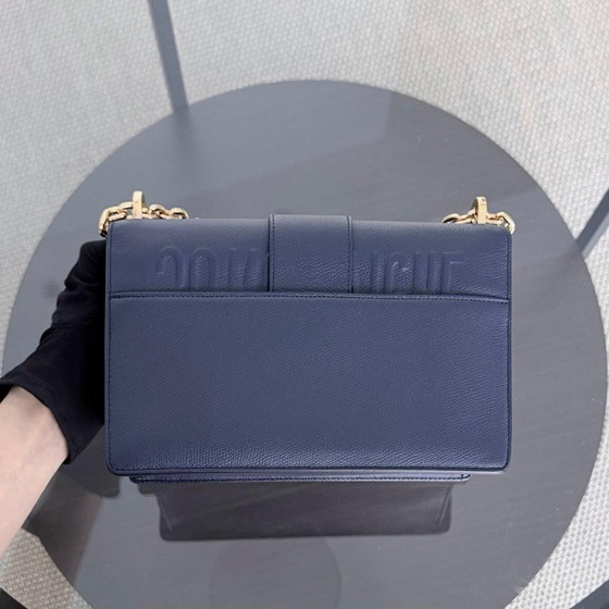 Image 1 of DIOR 30 MONTAIGNE MEDIUM - CAVIALE BLU SCURO CON FINITURE ORO