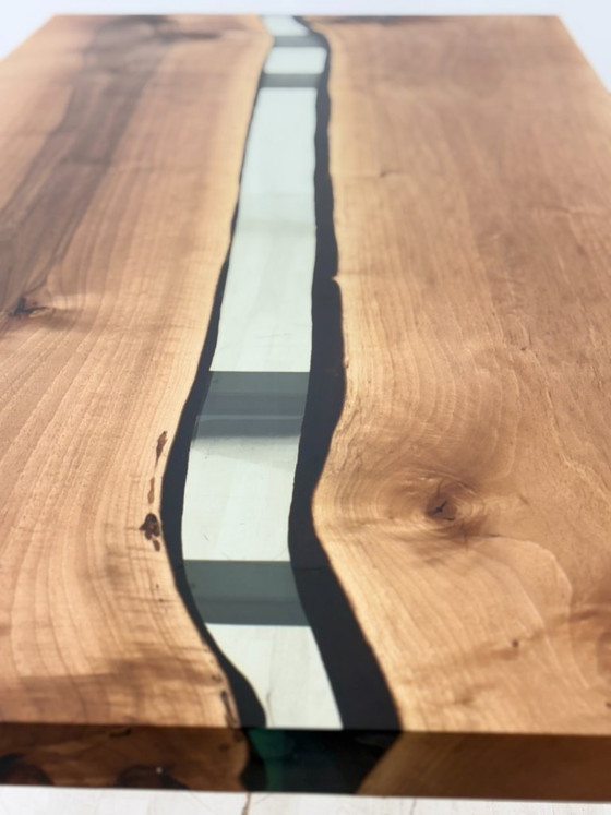 Image 1 of Eettafel van epoxyhars / eettafel / vergadertafel, massief walnoothout / 180 cm breed