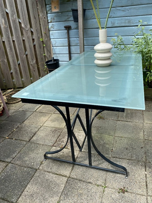 Mooie glazen tuintafel