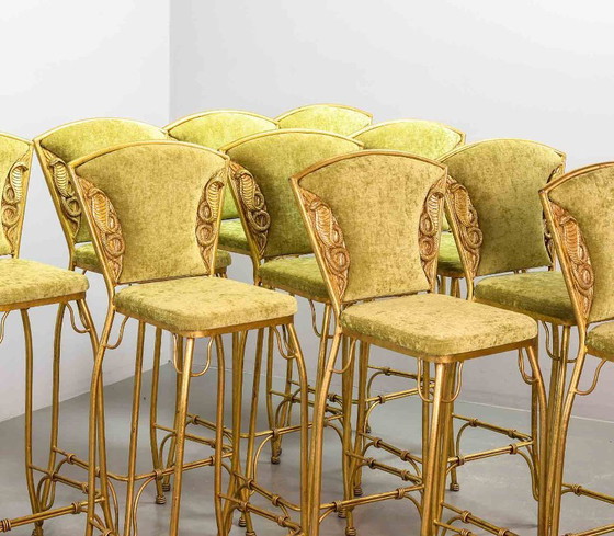 Image 1 of Set aus 6 glamourösen, vergoldeten Barhockern im Hollywood-Regency-Stil mit Cobra-Motiv und frischem, limettengrünem Samtbezug, 