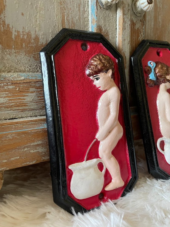 Image 1 of Cartelli per servizi igienici in ghisa rossa vintage per ragazzo e ragazza