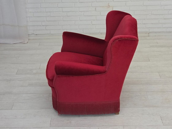 Image 1 of 1960s, fauteuil danois, velours rouge, pieds en hêtre.