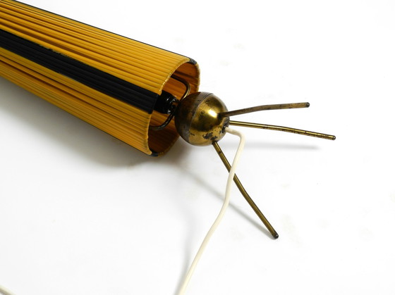 Image 1 of Seltene schöne Mid-Century Modern Tripod Messing Tischlampe mit Wrapped Nylon Strip Lampenschirm