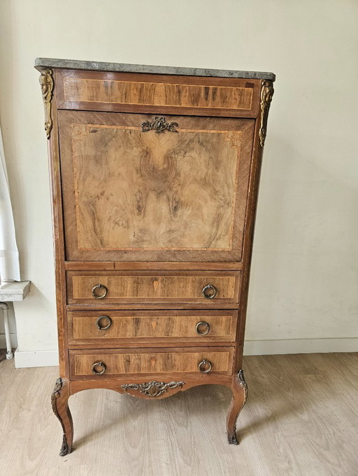 Armario de bebidas antiguo