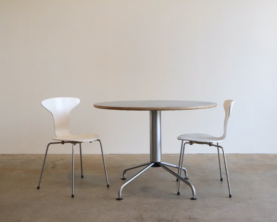 Image 1 of Tavolo rotondo vintage Fritz Hansen di Vico Magistretti