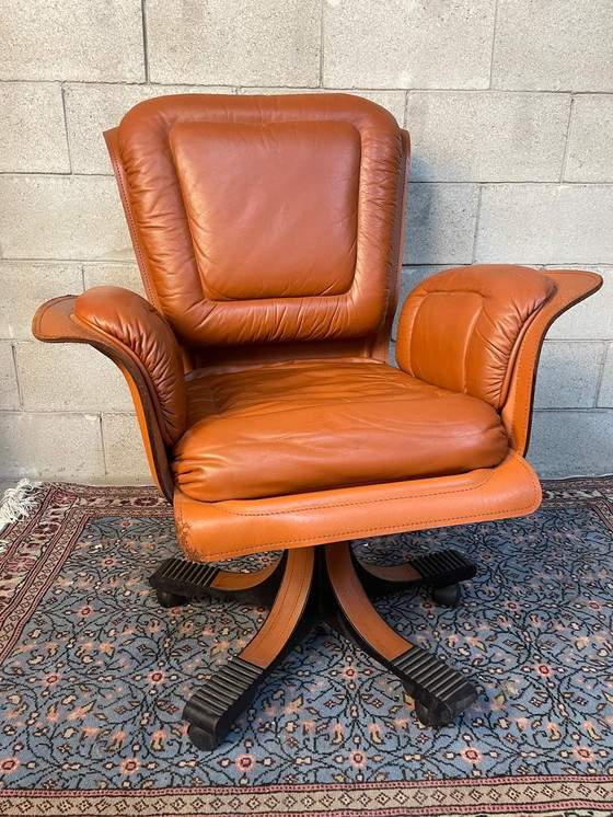 Image 1 of Fauteuil vintage italien en cuir