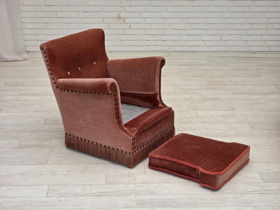 Image 1 of 1970, fauteuil danois, velours d'ameublement rose saumon, bois de hêtre.