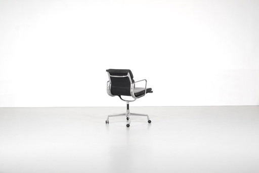 Poltrona Soft Pad "EA 207" Charles Ray Eames, Stati Uniti, 1969.