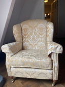 Ohrensessel mit Fußhocker