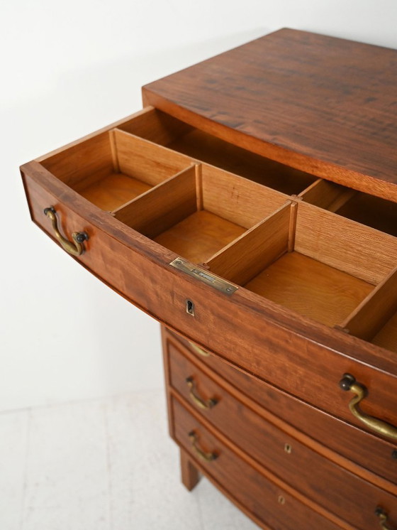 Image 1 of Mobile alto scandinavo in mogano con maniglie in ottone