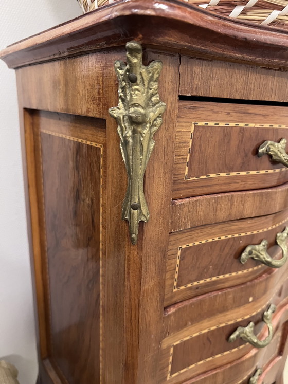 Image 1 of Elegante Franse bijzettafels met vier laden van verguld brons | Commode met lades