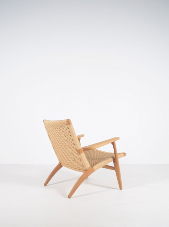 Poltrona danese CH25 disegnata da Hans J. Wegner per Carl Hansen & Søn, Poltrone, Legno, Altro, Marrone (foto 5 di 10)