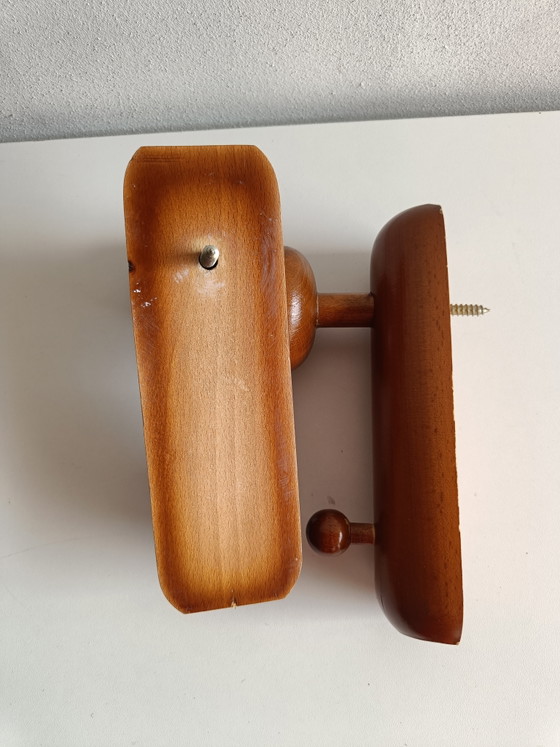 Image 1 of Coppia di grandi ganci da parete vintage in legno con gancio di ricambio in omaggio, Italia, anni '70.
