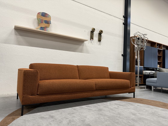 Image 1 of Divano Aikon a 4 posti in tessuto Terra, disponibile in magazzino