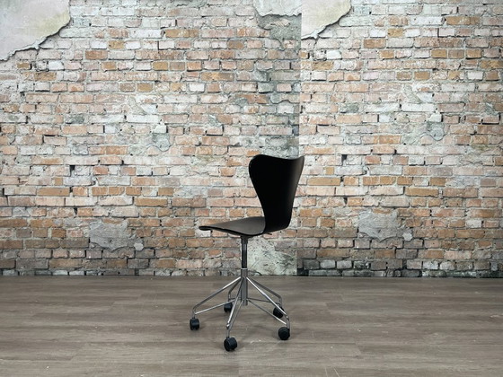 Image 1 of Fritz Hansen Butterfly black