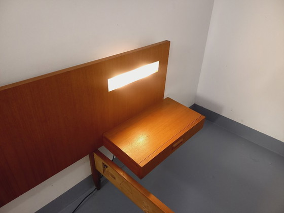 Image 1 of Lit double vintage style scandinave en teck des années 60 avec chevets suspendues et lampes intégrées