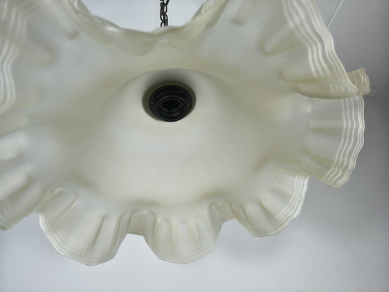 Image 1 of Lampada a sospensione francese vintage in vetro opalino satinato – stile Art Déco – Ø 42 cm