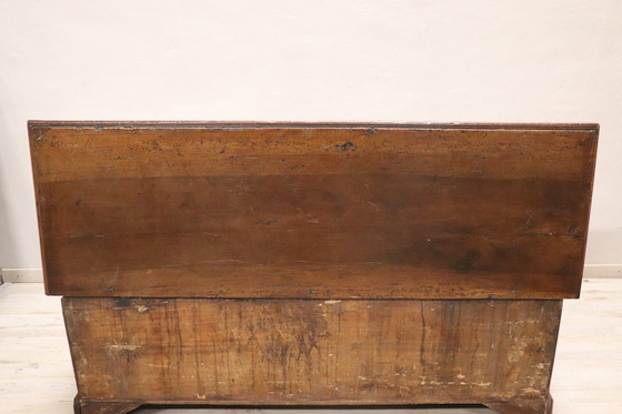 Image 1 of Cassapanca antica in noce massello, Italia XVIII secolo