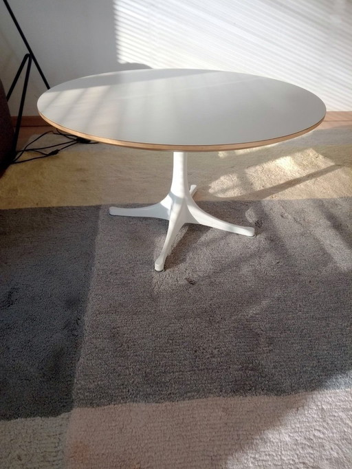 Table basse piédestal Vitra George Nelson : modèle Nelson