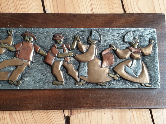 Image 1 of Fregio in rame raffigurante una festa di paese, in ottone e metallo argentato, firmato, realizzato a mano, pezzo unico.