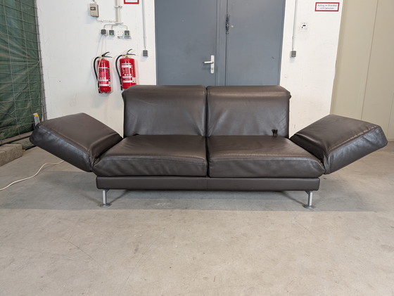 Image 1 of Sofá cama mediano de piel BRÜHL Moule