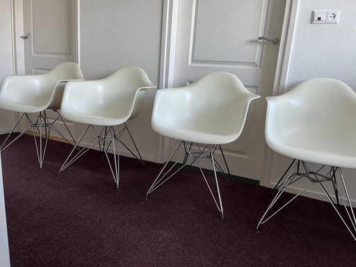 4x Vitra Eames Plastic Armchair